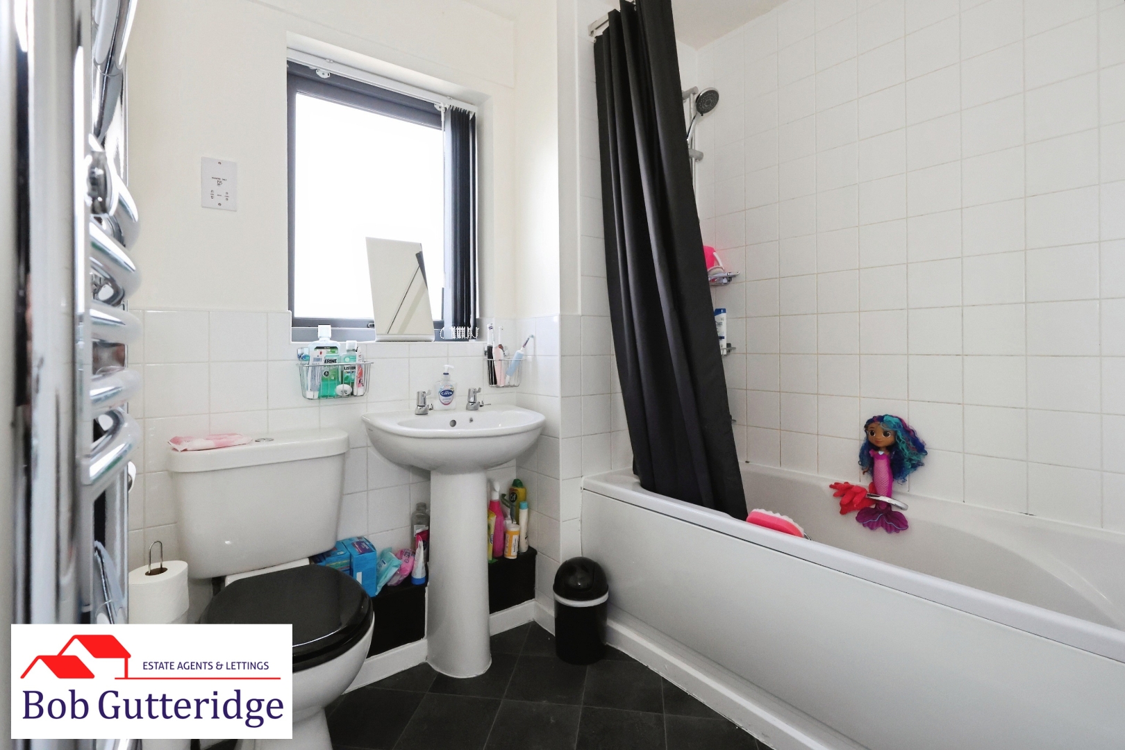 FIRST FLOOR FAMILY BATHROOM